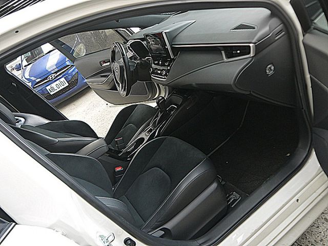 Auris 2.0 旗艦版搶手白  第10張相片