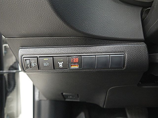 Auris 2.0 旗艦版搶手白  第13張相片