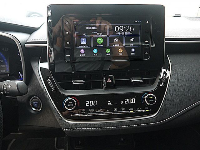 Auris 2.0 旗艦版搶手白  第16張相片