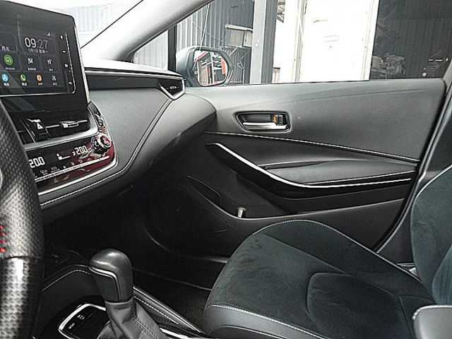 Auris 2.0 旗艦版搶手白  第18張相片