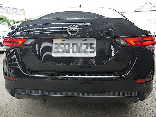Nissan 新款 Sentra 尊爵智駕版神秘黑另有2021年橘黑2024白可選  第4張相片