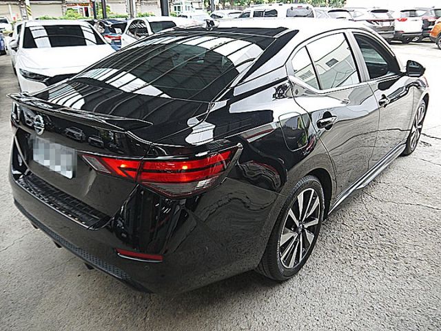Nissan 新款 Sentra 尊爵智駕版神秘黑另有2021年橘黑2024白可選  第5張相片