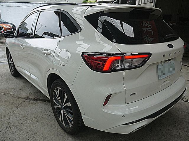 大改款Kuga250 AWD ST-Line新車120萬有加裝電子前後行車紀錄器  第3張相片