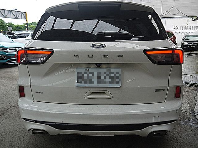 大改款Kuga250 AWD ST-Line新車120萬有加裝電子前後行車紀錄器  第4張相片