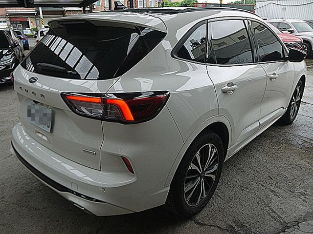 大改款Kuga250 AWD ST-Line新車120萬有加裝電子前後行車紀錄器  第5張相片