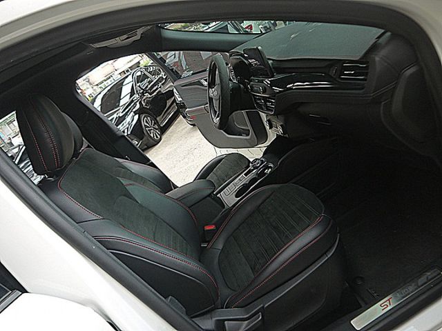 大改款Kuga250 AWD ST-Line新車120萬有加裝電子前後行車紀錄器  第11張相片