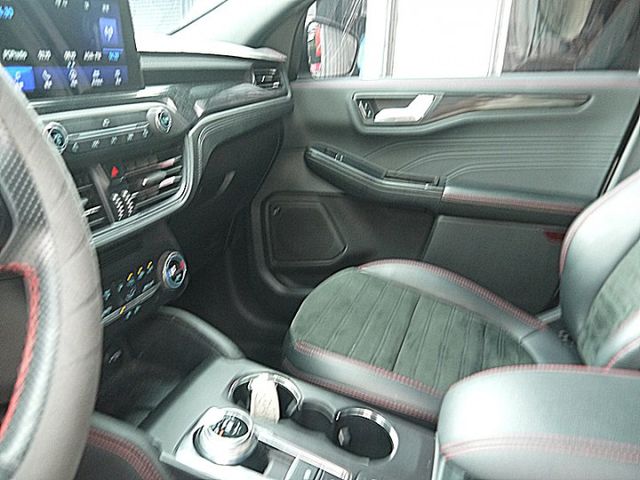 大改款Kuga250 AWD ST-Line新車120萬有加裝電子前後行車紀錄器  第18張相片