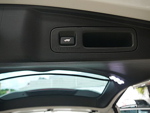 S版有全景天窗前車主有加裝盲點  第8張相片