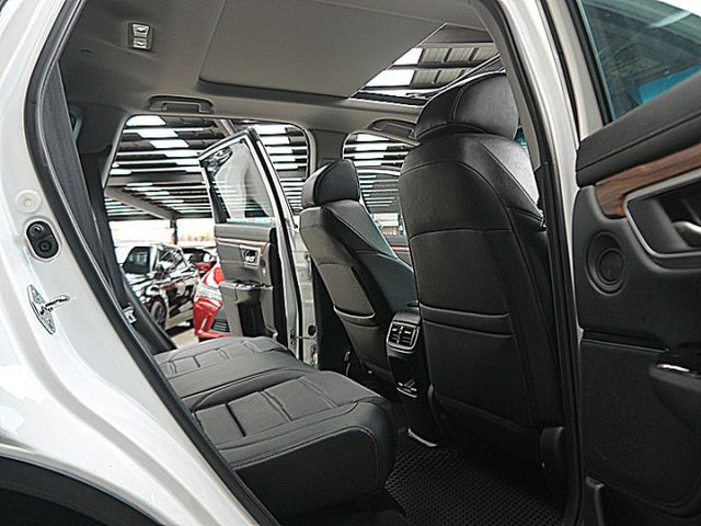 S版有全景天窗前車主有加裝盲點  第12張相片