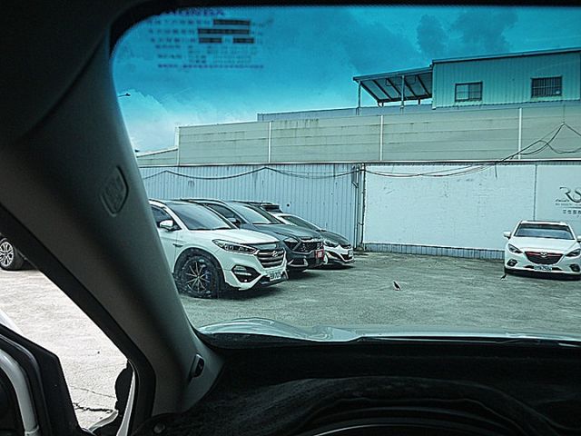 S版有全景天窗前車主有加裝盲點  第20張相片
