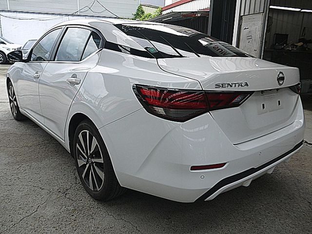 Nissan 新款 Sentra 尊爵智駕版另有2022年黑2024白黑可選  第3張相片