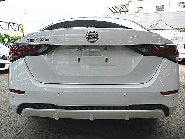 Nissan 新款 Sentra 尊爵智駕版另有2022年黑2024白黑可選  第4張相片