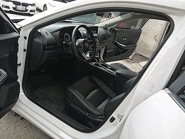 Nissan 新款 Sentra 尊爵智駕版另有2022年黑2024白黑可選  第8張相片