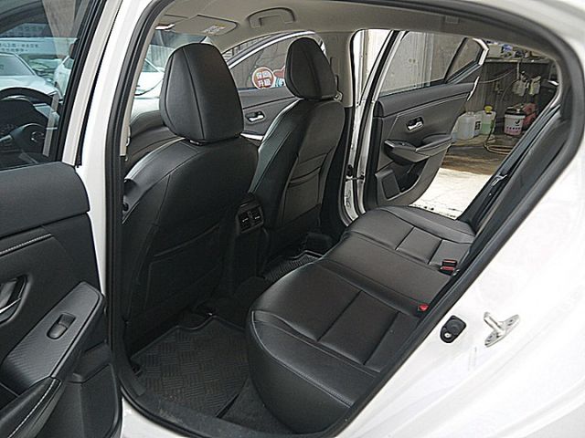 Nissan 新款 Sentra 尊爵智駕版另有2022年黑2024白黑可選  第9張相片