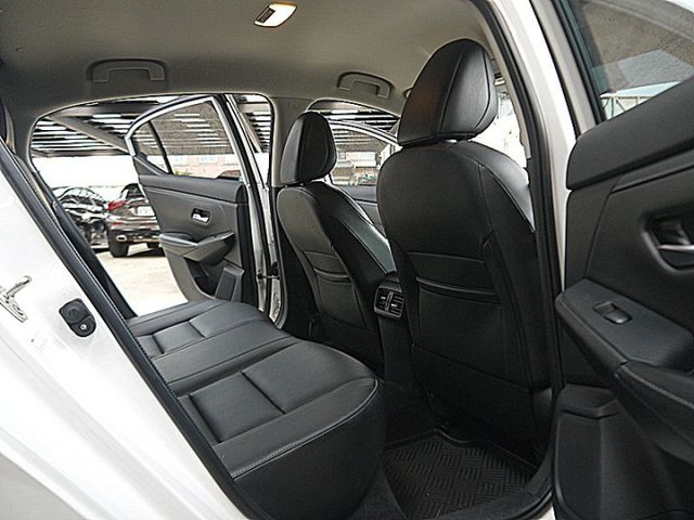 Nissan 新款 Sentra 尊爵智駕版另有2022年黑2024白黑可選  第11張相片
