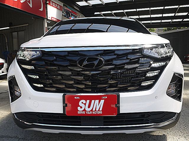 現代7人MPV款Custin GLT-B版最高規才跑1千就是新車  第2張相片