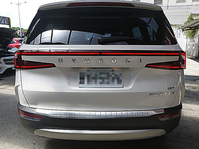 現代7人MPV款Custin GLT-B版最高規才跑1千就是新車  第4張相片