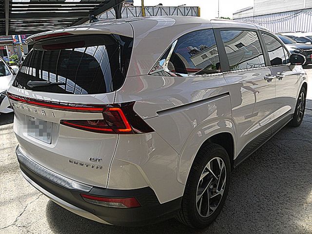 現代7人MPV款Custin GLT-B版最高規才跑1千就是新車  第5張相片