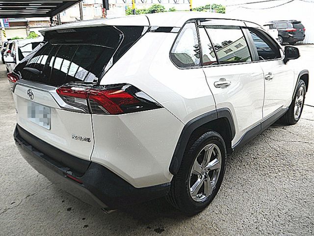 牛頭牌不敗熱銷休旅RAV4 2.0旗艦版有I-KEY影音電動尾門  第6張相片