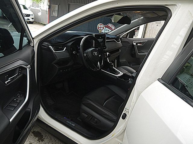 牛頭牌不敗熱銷休旅RAV4 2.0旗艦版有I-KEY影音電動尾門  第10張相片