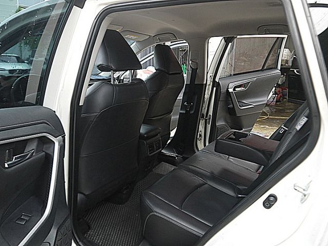 牛頭牌不敗熱銷休旅RAV4 2.0旗艦版有I-KEY影音電動尾門  第11張相片