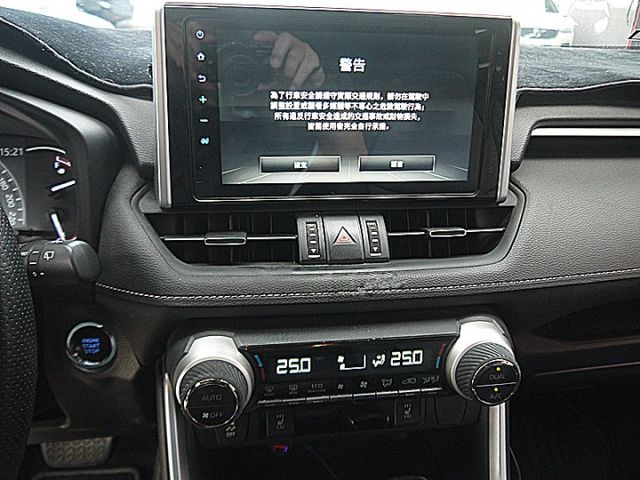 牛頭牌不敗熱銷休旅RAV4 2.0旗艦版有I-KEY影音電動尾門  第18張相片