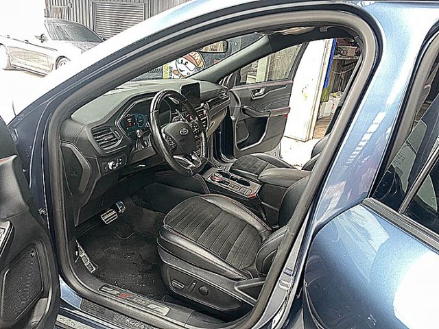 Ford大改款Kuga22.5代EcoBoost 250 AWD ST-Line 有4WD有D&O音響全景電動尾門  第9張相片