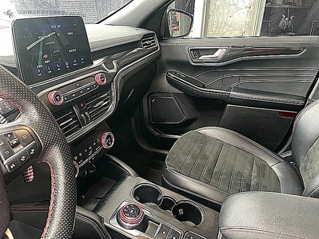 Ford大改款Kuga22.5代EcoBoost 250 AWD ST-Line 有4WD有D&O音響全景電動尾門  第18張相片