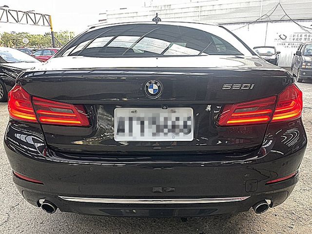 新世代G30系 BMW 520I  Luxury 德系精緻與豪華現在輕鬆享受現在只要7X萬入手  第4張相片