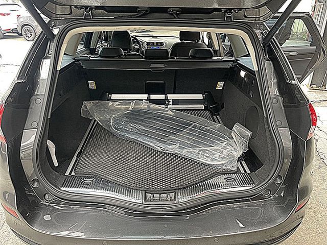 進口改款Mondeo Wagon 跑旅車型新車132萬現在不用一半價入手  第7張相片