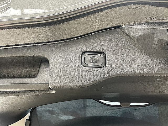 進口改款Mondeo Wagon 跑旅車型新車132萬現在不用一半價入手  第8張相片