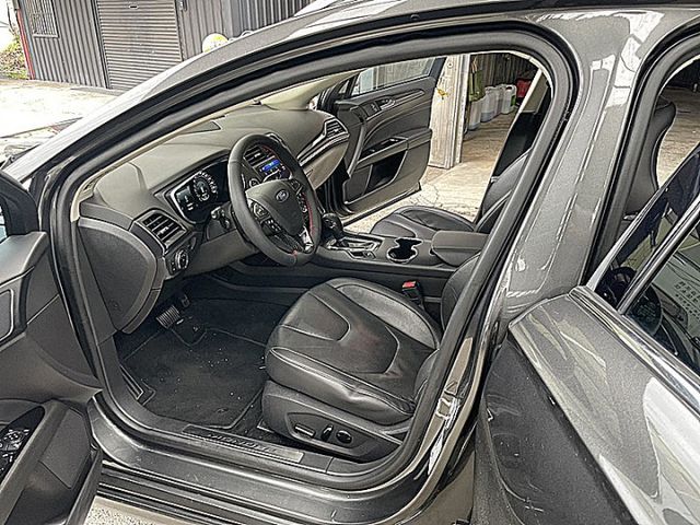 進口改款Mondeo Wagon 跑旅車型新車132萬現在不用一半價入手  第9張相片