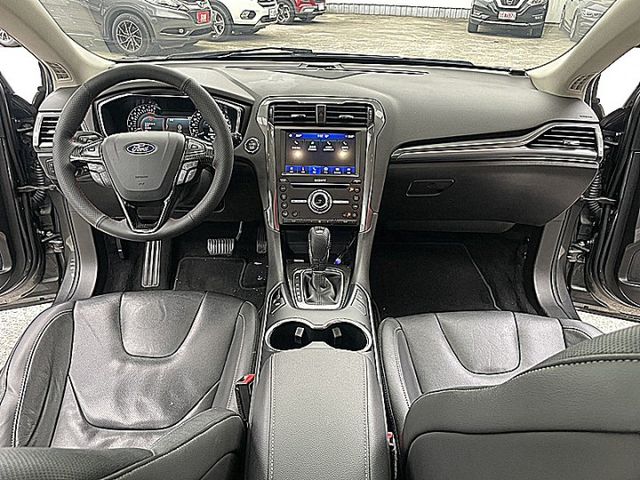 進口改款Mondeo Wagon 跑旅車型新車132萬現在不用一半價入手  第13張相片