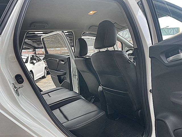 有故事的FIT 頂級S版個性小轎旅給你甜甜價  第12張相片