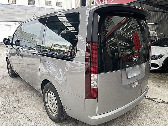 未來星艦感的新商旅頭等艙Staria GLD-B規9人大商旅  第3張相片