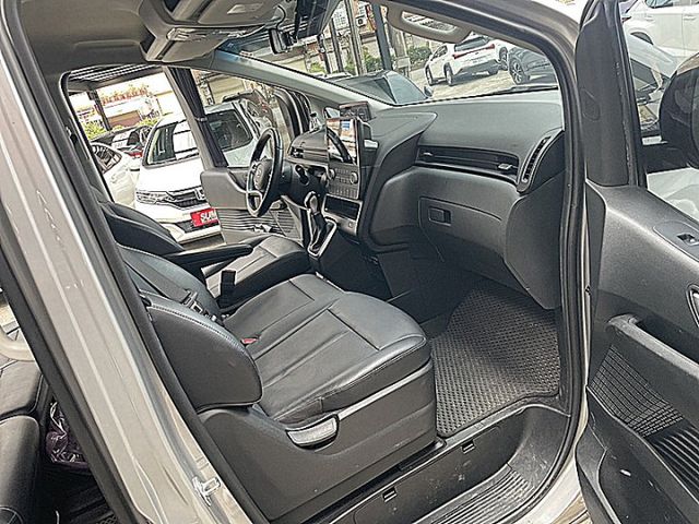 未來星艦感的新商旅頭等艙Staria GLD-B規9人大商旅  第11張相片