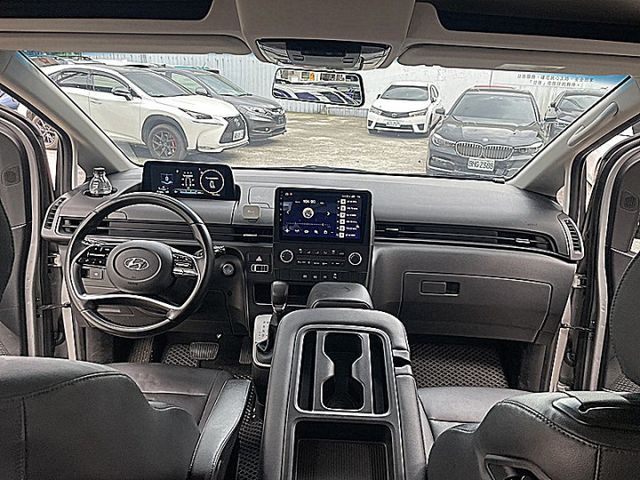 未來星艦感的新商旅頭等艙Staria GLD-B規9人大商旅  第13張相片