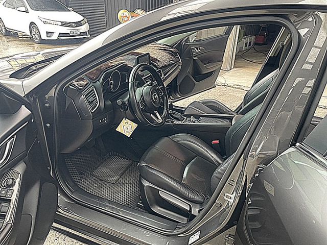 魂動系小改馬自達3五門尊榮安全版有電子手煞抬顯超美  第8張相片