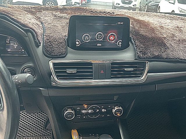 魂動系小改馬自達3五門尊榮安全版有電子手煞抬顯超美  第16張相片