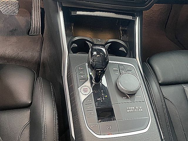 新世代G30系 BMW 318I  Luxury 德系精緻與豪華現在輕鬆享受  第17張相片
