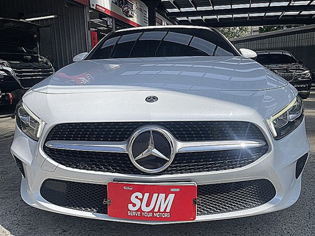 總代理BENZ A180  小資通勤代步豪華車首選省油又省稅才跑9萬  第2張相片