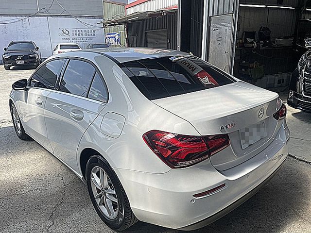 總代理BENZ A180  小資通勤代步豪華車首選省油又省稅才跑9萬  第3張相片