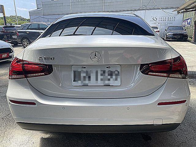 總代理BENZ A180  小資通勤代步豪華車首選省油又省稅才跑9萬  第4張相片