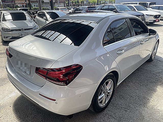總代理BENZ A180  小資通勤代步豪華車首選省油又省稅才跑9萬  第5張相片