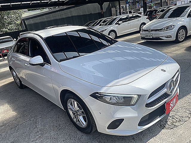 總代理BENZ A180  小資通勤代步豪華車首選省油又省稅才跑9萬  第6張相片