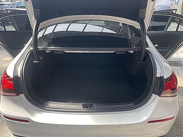 總代理BENZ A180  小資通勤代步豪華車首選省油又省稅才跑9萬  第7張相片