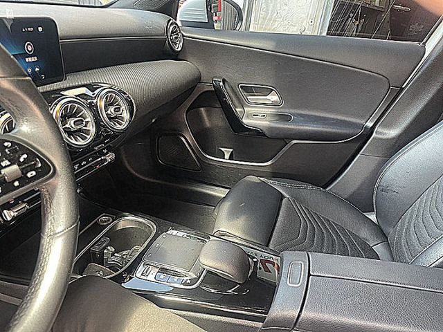 總代理BENZ A180  小資通勤代步豪華車首選省油又省稅才跑9萬  第18張相片