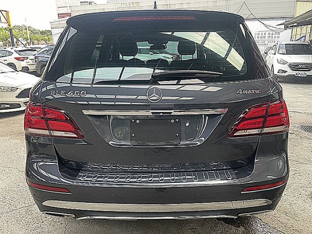 總代理 GLE 400 有23P的歐才跑10萬老闆座駕現在不用80萬入手  第4張相片