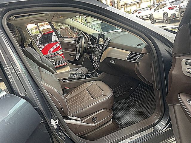 總代理 GLE 400 有23P的歐才跑10萬老闆座駕現在不用80萬入手  第11張相片