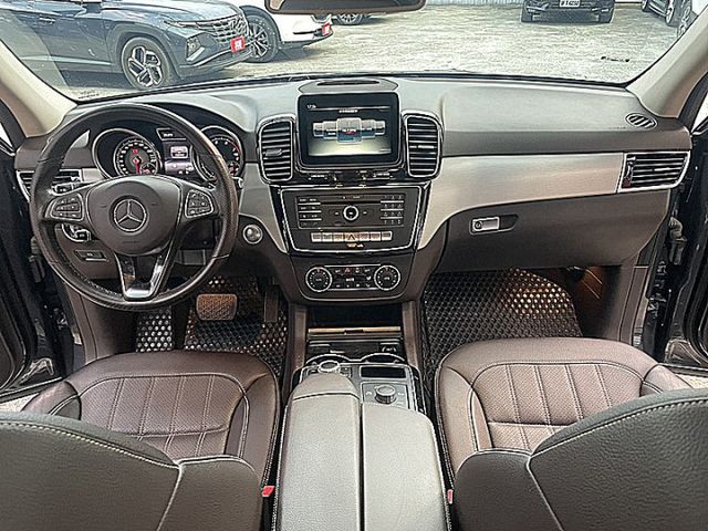 總代理 GLE 400 有23P的歐才跑10萬老闆座駕現在不用80萬入手  第13張相片